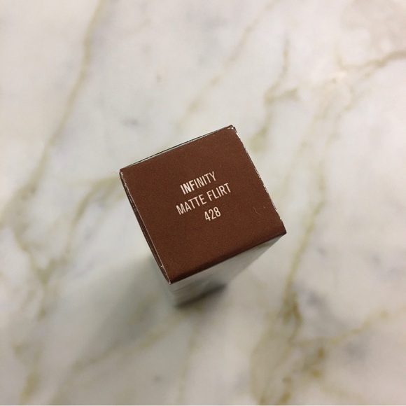 IL MAKIAGE Infinity Lip Cream - Matte Flirt - Picture 6 of 11